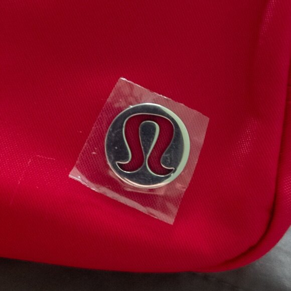 NWT Lululemon Everywhere Belt Bag 1L - Pink Dragonfruit - Picture 8 of 8